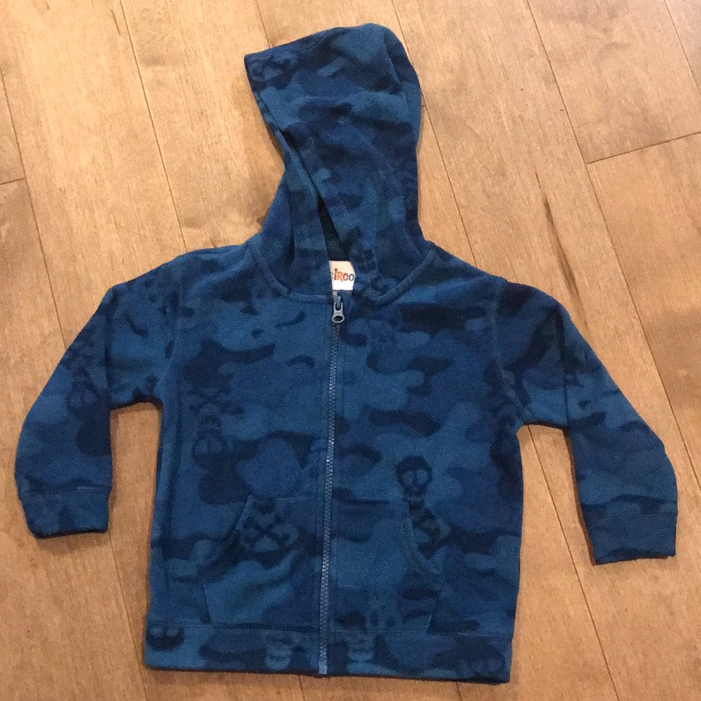 Toddler Skull and crossbones camo print zip up hoodie